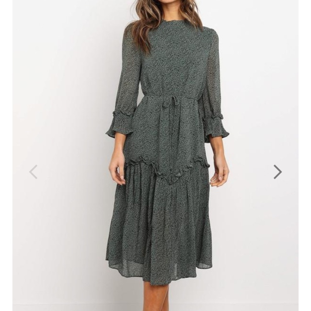 [LAST CHANCE - going to donate on 1/1/23] - 
Green Waist Tie Ruffle Midi Dress